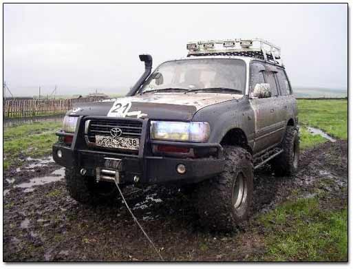Toyota Land Cruiser Winched Itself Out of Mud
